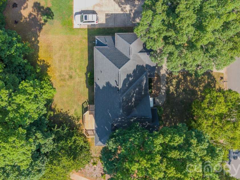 11550 Falling Leaves Drive, Charlotte, NC 28277.  MLS# CAR4377977, YatesRealty ID 37350. 