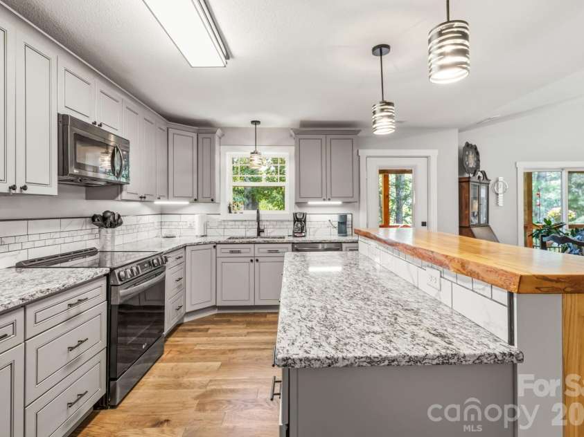 34 Aster Ridge Drive, Waynesville, NC 28786.  MLS# CAR4399718, YatesRealty ID 37351. Kitchen