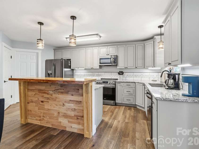 34 Aster Ridge Drive, Waynesville, NC 28786.  MLS# CAR4399718, YatesRealty ID 37351. Kitchen view