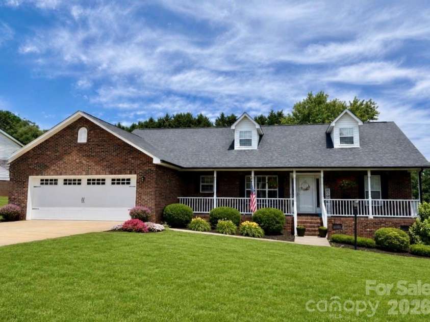 2524 Old Pond Drive, Lincolnton, NC 28092.  MLS# CAR4398772, YatesRealty ID 37352. 