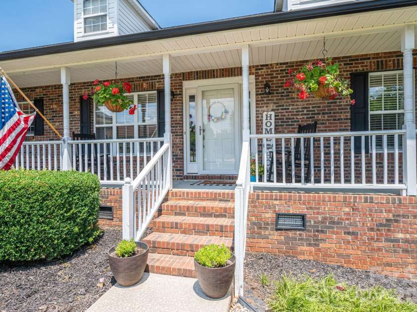 2524 Old Pond Drive, Lincolnton, NC 28092.  MLS# CAR4398772, YatesRealty ID 37352. 
