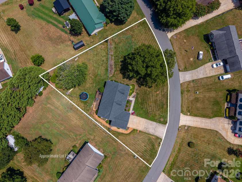 2524 Old Pond Drive, Lincolnton, NC 28092.  MLS# CAR4398772, YatesRealty ID 37352. 
