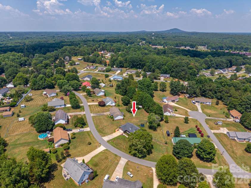 2524 Old Pond Drive, Lincolnton, NC 28092.  MLS# CAR4398772, YatesRealty ID 37352. 