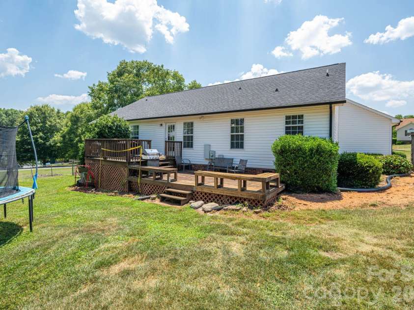2524 Old Pond Drive, Lincolnton, NC 28092.  MLS# CAR4398772, YatesRealty ID 37352. 