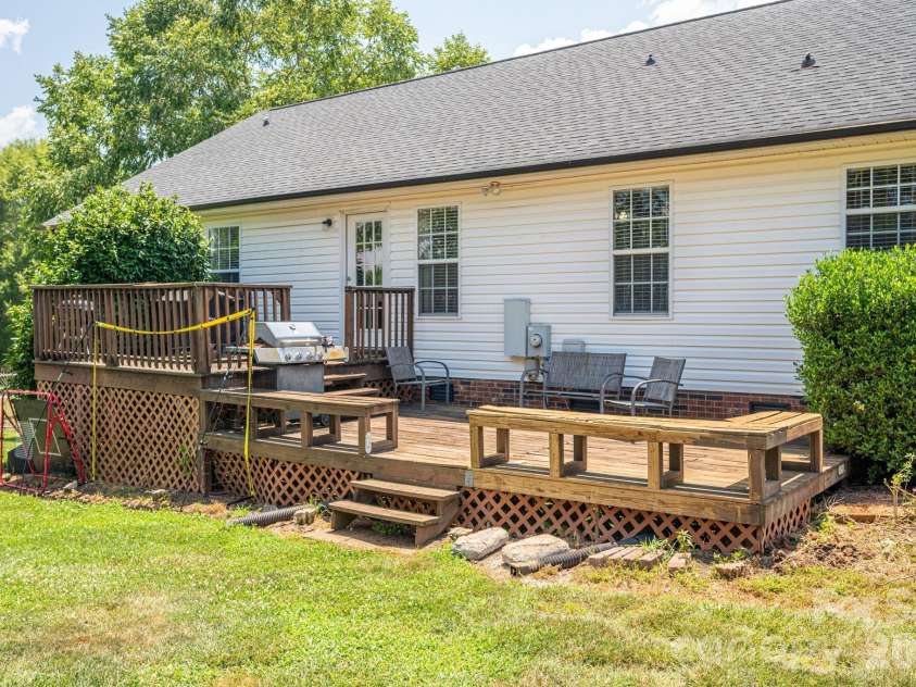 2524 Old Pond Drive, Lincolnton, NC 28092.  MLS# CAR4398772, YatesRealty ID 37352. 