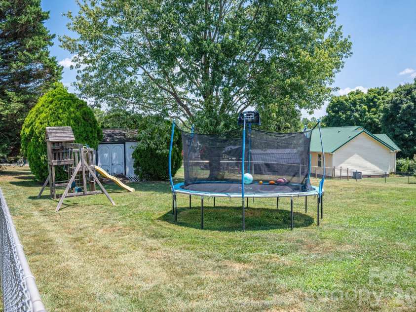 2524 Old Pond Drive, Lincolnton, NC 28092.  MLS# CAR4398772, YatesRealty ID 37352. 