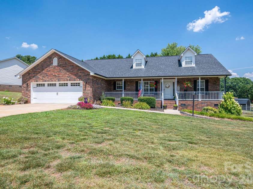2524 Old Pond Drive, Lincolnton, NC 28092.  MLS# CAR4398772, YatesRealty ID 37352. 