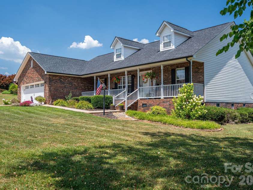 2524 Old Pond Drive, Lincolnton, NC 28092.  MLS# CAR4398772, YatesRealty ID 37352. 