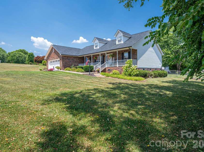2524 Old Pond Drive, Lincolnton, NC 28092.  MLS# CAR4398772, YatesRealty ID 37352. 