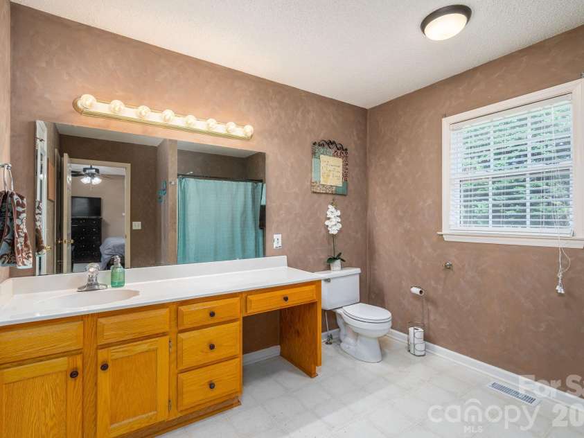 2524 Old Pond Drive, Lincolnton, NC 28092.  MLS# CAR4398772, YatesRealty ID 37352. 