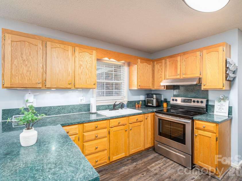 2524 Old Pond Drive, Lincolnton, NC 28092.  MLS# CAR4398772, YatesRealty ID 37352. 