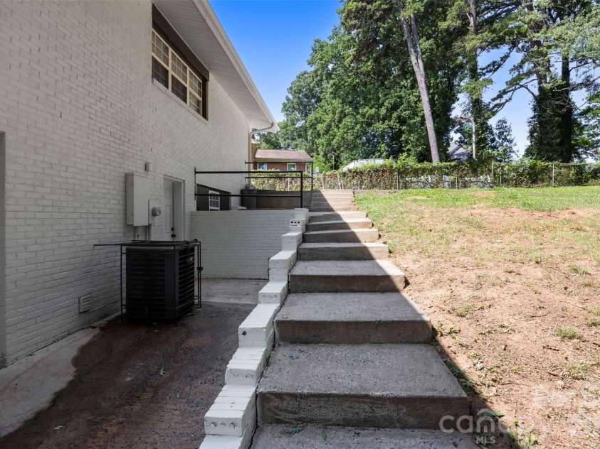 1047 White Plains Road, Charlotte, NC 28213.  MLS# CAR4392181, YatesRealty ID 37353. Backyard