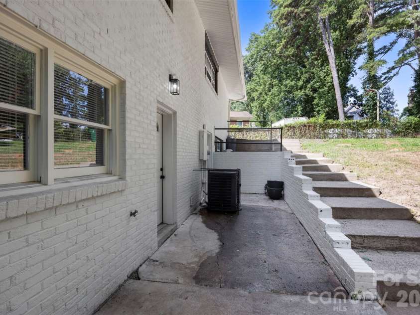 1047 White Plains Road, Charlotte, NC 28213.  MLS# CAR4392181, YatesRealty ID 37353. Backyard