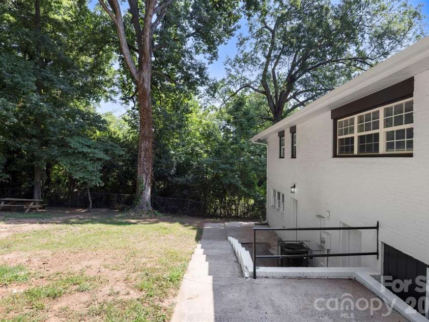 1047 White Plains Road, Charlotte, NC 28213.  MLS# CAR4392181, YatesRealty ID 37353. Backyard