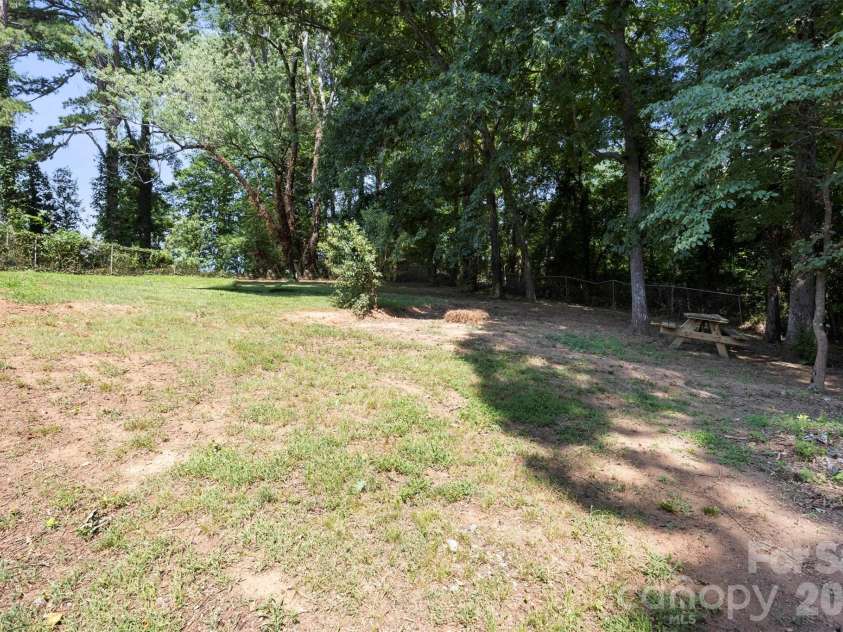 1047 White Plains Road, Charlotte, NC 28213.  MLS# CAR4392181, YatesRealty ID 37353. Backyard