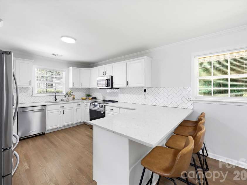 1047 White Plains Road, Charlotte, NC 28213.  MLS# CAR4392181, YatesRealty ID 37353. Kitchen