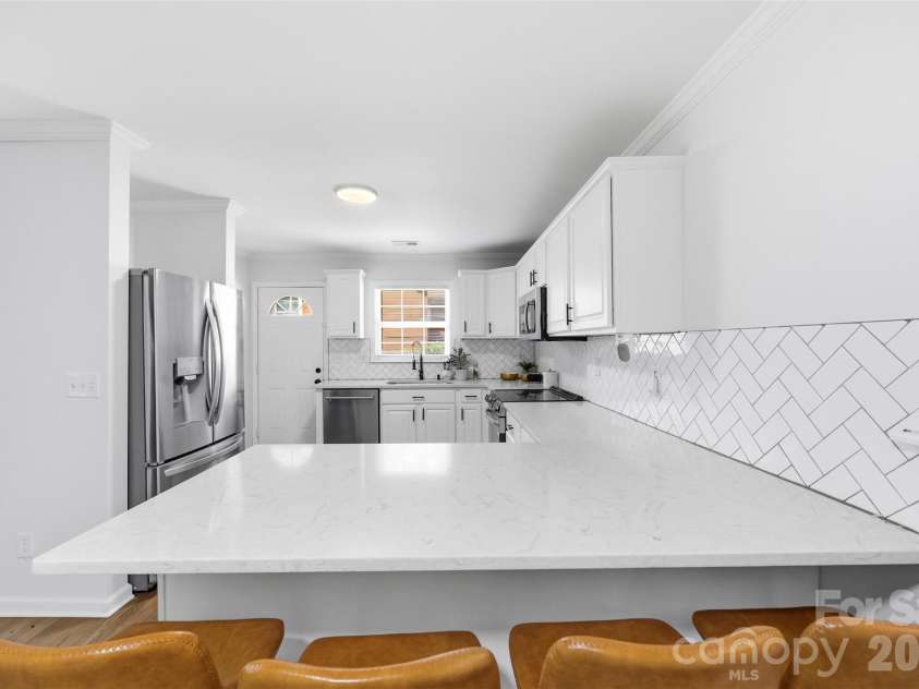 1047 White Plains Road, Charlotte, NC 28213.  MLS# CAR4392181, YatesRealty ID 37353. Kitchen