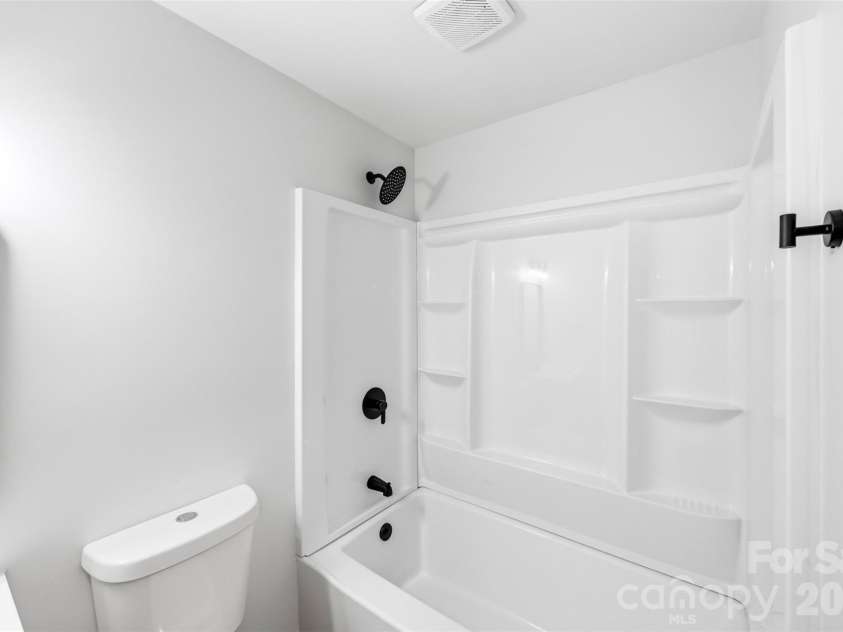 1047 White Plains Road, Charlotte, NC 28213.  MLS# CAR4392181, YatesRealty ID 37353. Third Bathroom