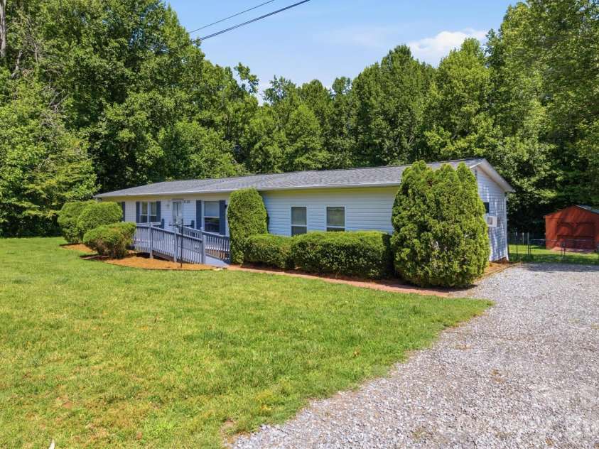 1130 Cedar Creek Drive, Morganton, NC 28655.  MLS# CAR4402408, YatesRealty ID 37356. 