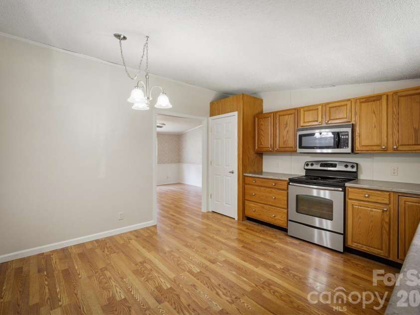 1130 Cedar Creek Drive, Morganton, NC 28655.  MLS# CAR4402408, YatesRealty ID 37356. Eat-In Kitchen