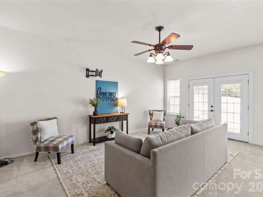 11148 Heritage Green Drive, Cornelius, NC 28031.  MLS# CAR4388818, YatesRealty ID 37358. 