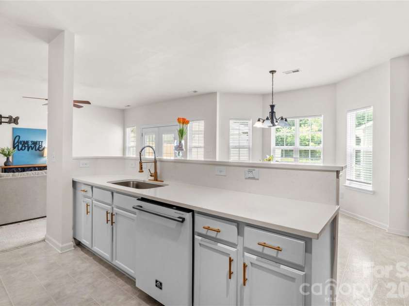 11148 Heritage Green Drive, Cornelius, NC 28031.  MLS# CAR4388818, YatesRealty ID 37358. 