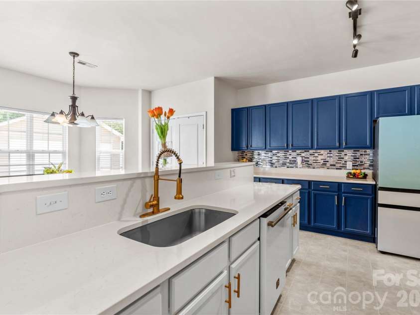 11148 Heritage Green Drive, Cornelius, NC 28031.  MLS# CAR4388818, YatesRealty ID 37358. 