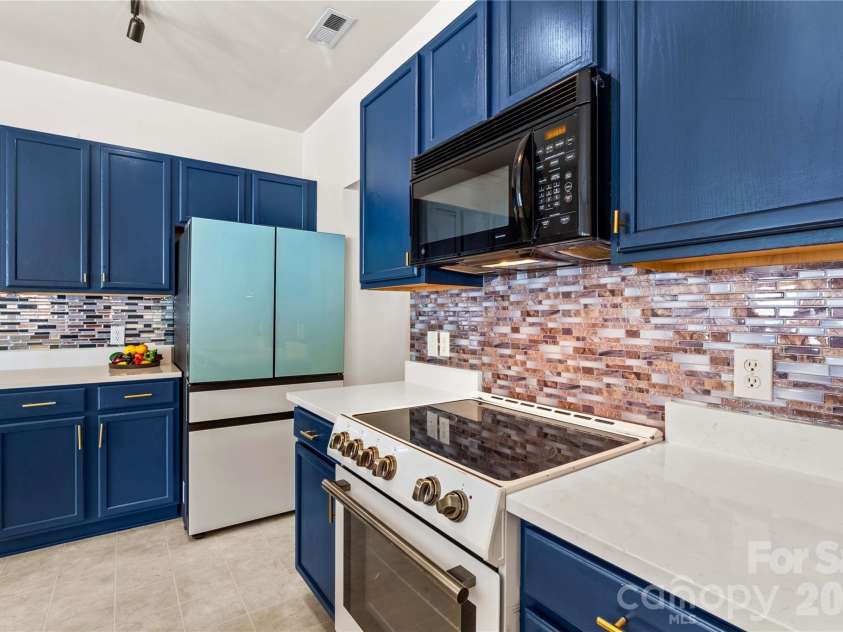 11148 Heritage Green Drive, Cornelius, NC 28031.  MLS# CAR4388818, YatesRealty ID 37358. 
