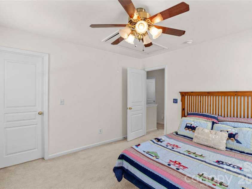 11148 Heritage Green Drive, Cornelius, NC 28031.  MLS# CAR4388818, YatesRealty ID 37358. 
