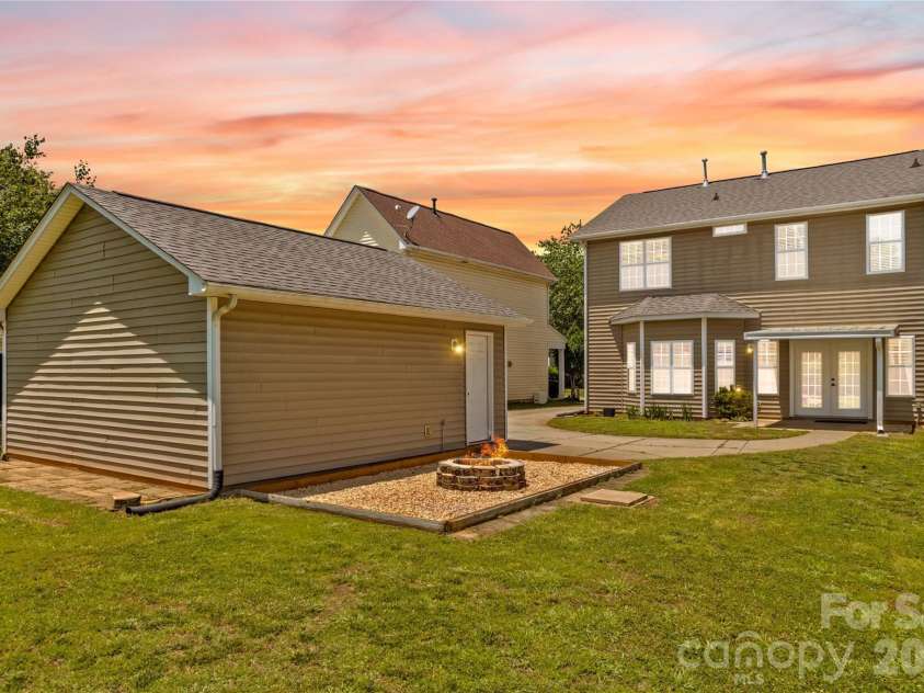 11148 Heritage Green Drive, Cornelius, NC 28031.  MLS# CAR4388818, YatesRealty ID 37358. 