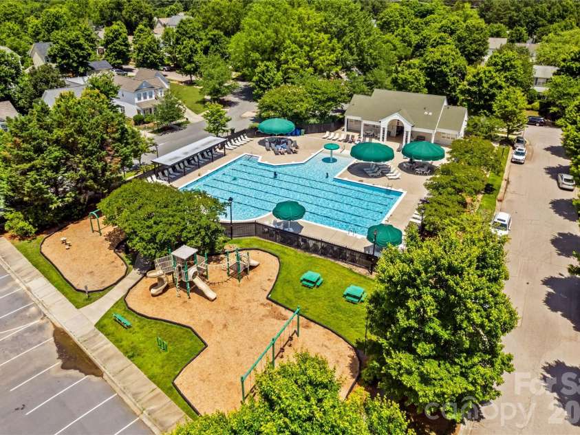 11148 Heritage Green Drive, Cornelius, NC 28031.  MLS# CAR4388818, YatesRealty ID 37358. 