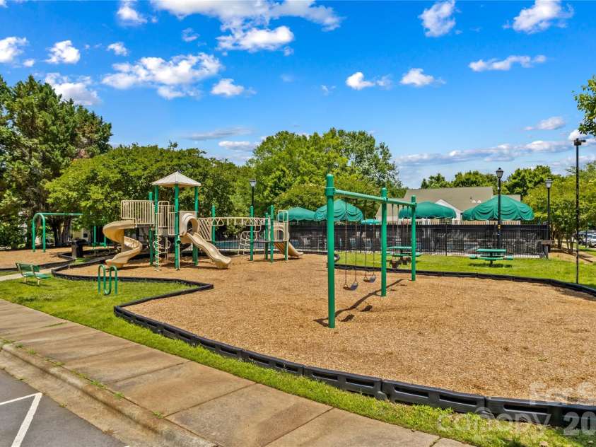 11148 Heritage Green Drive, Cornelius, NC 28031.  MLS# CAR4388818, YatesRealty ID 37358. 