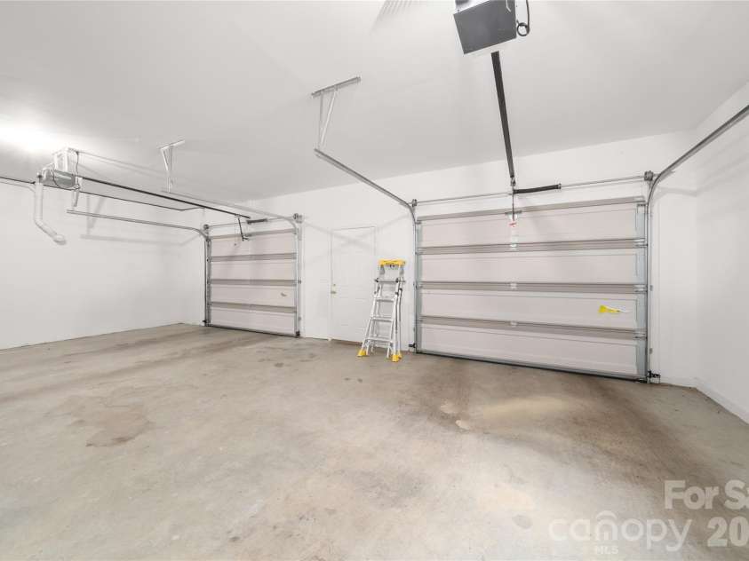 135 Buffalo Trail, Asheville, NC 28805.  MLS# CAR4394035, YatesRealty ID 37359. 2 car plus