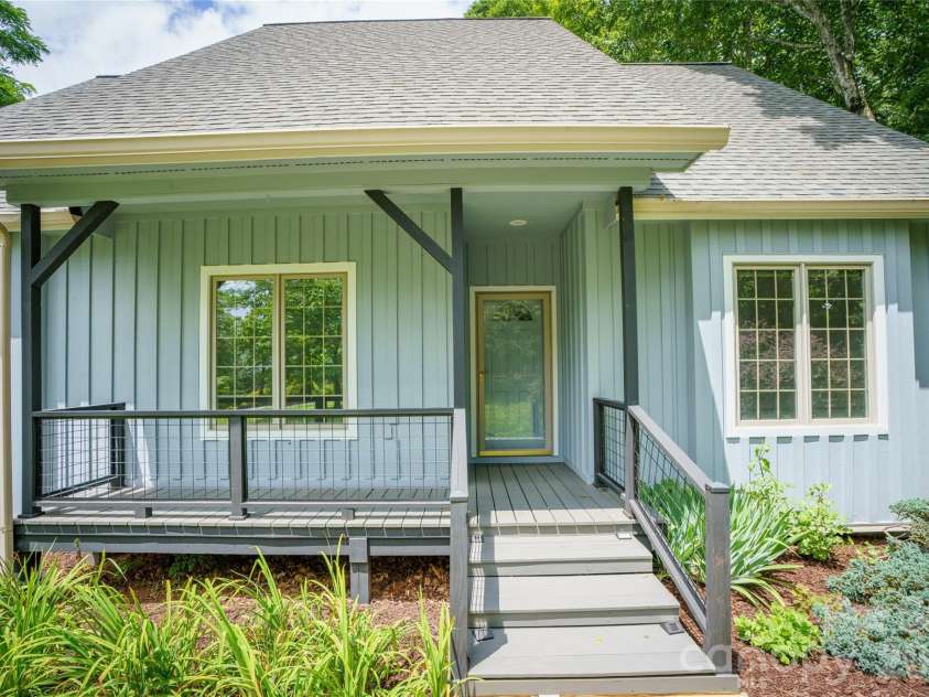 135 Buffalo Trail, Asheville, NC 28805.  MLS# CAR4394035, YatesRealty ID 37359. 