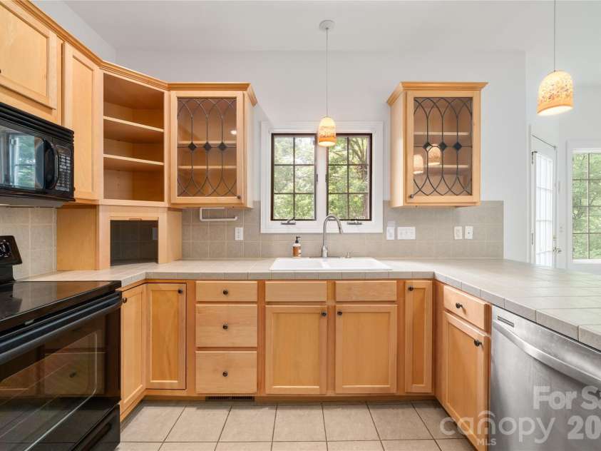 135 Buffalo Trail, Asheville, NC 28805.  MLS# CAR4394035, YatesRealty ID 37359. 