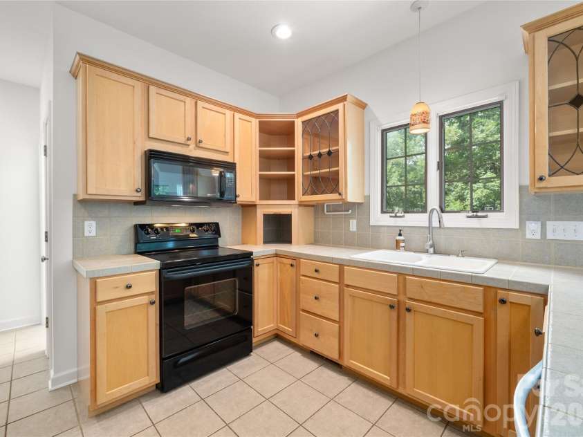 135 Buffalo Trail, Asheville, NC 28805.  MLS# CAR4394035, YatesRealty ID 37359. 