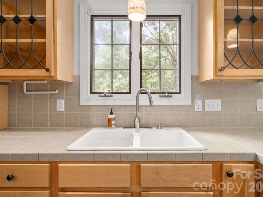135 Buffalo Trail, Asheville, NC 28805.  MLS# CAR4394035, YatesRealty ID 37359. 