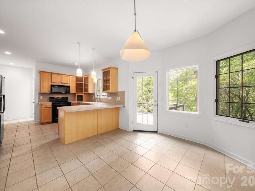 135 Buffalo Trail, Asheville, NC 28805.  MLS# CAR4394035, YatesRealty ID 37359. 