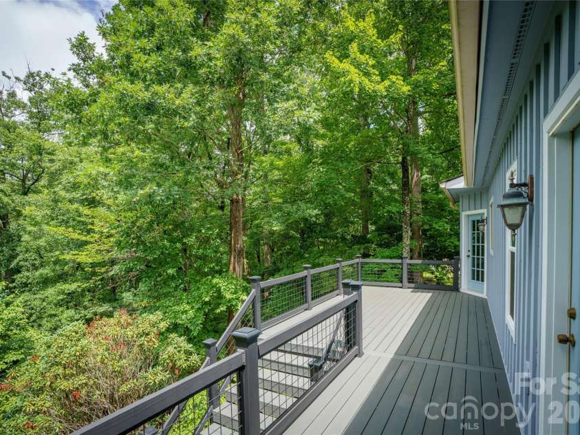 135 Buffalo Trail, Asheville, NC 28805.  MLS# CAR4394035, YatesRealty ID 37359. 