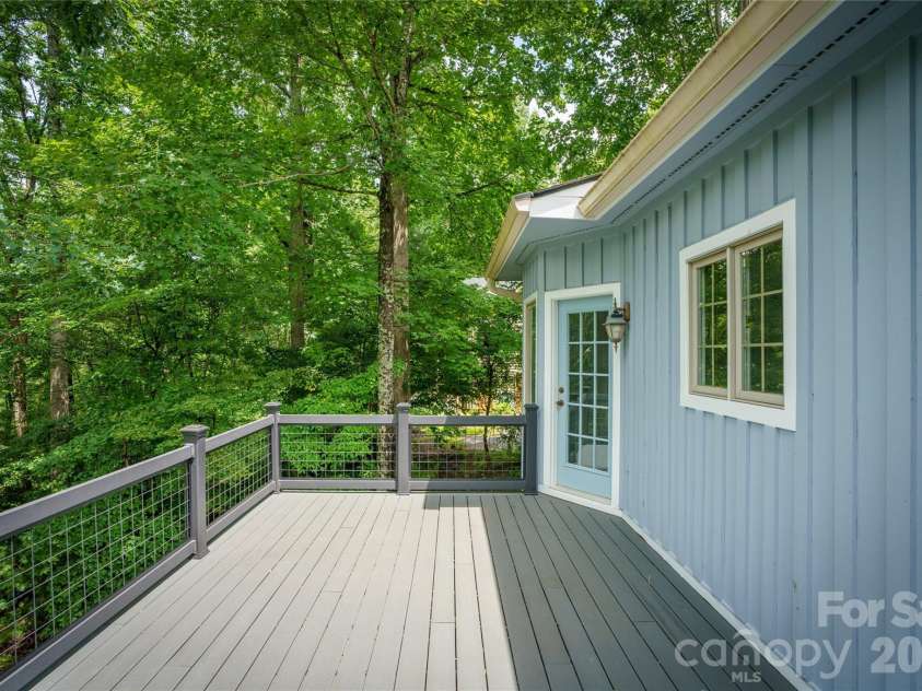 135 Buffalo Trail, Asheville, NC 28805.  MLS# CAR4394035, YatesRealty ID 37359. 