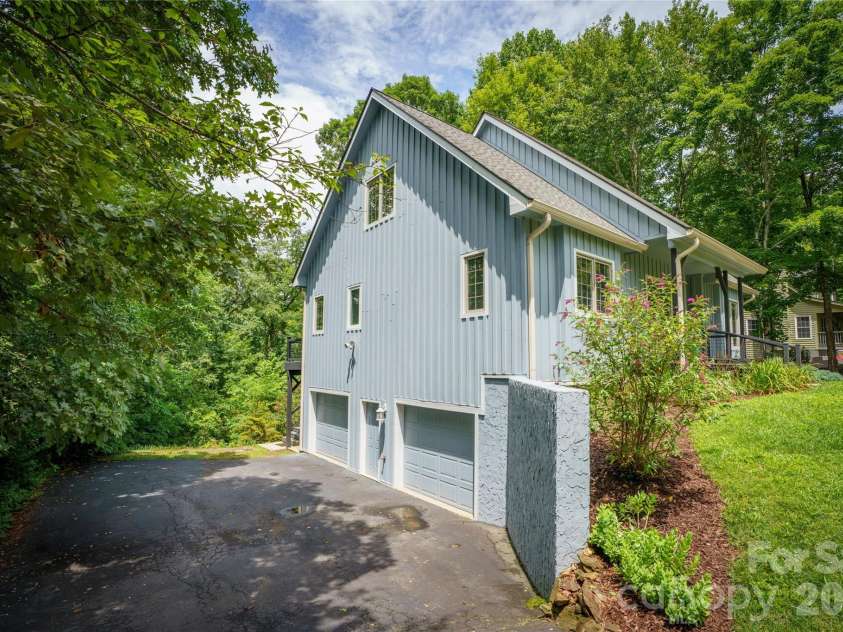 135 Buffalo Trail, Asheville, NC 28805.  MLS# CAR4394035, YatesRealty ID 37359. 