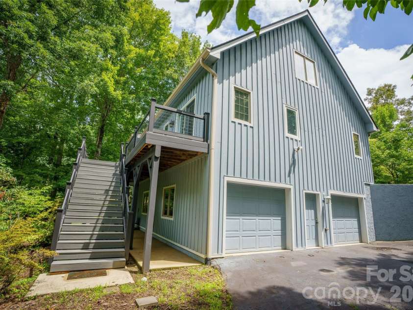 135 Buffalo Trail, Asheville, NC 28805.  MLS# CAR4394035, YatesRealty ID 37359. Deck