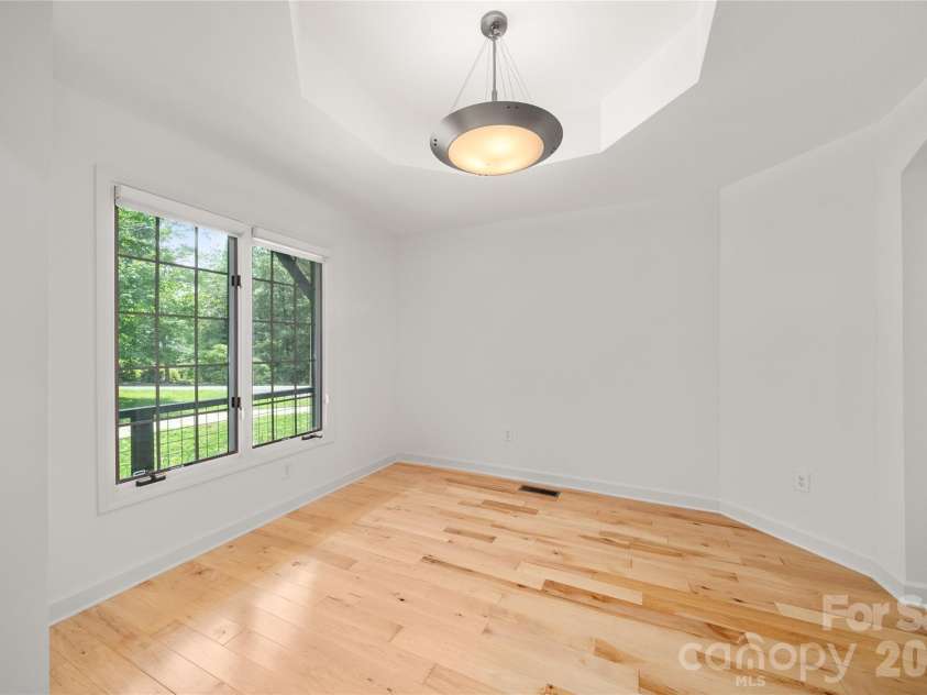 135 Buffalo Trail, Asheville, NC 28805.  MLS# CAR4394035, YatesRealty ID 37359. Flex