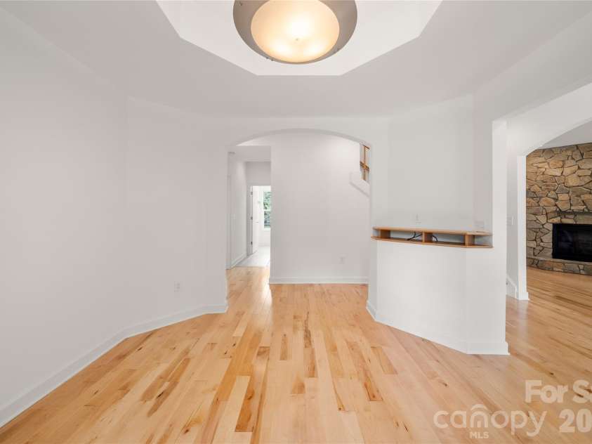135 Buffalo Trail, Asheville, NC 28805.  MLS# CAR4394035, YatesRealty ID 37359. Flex