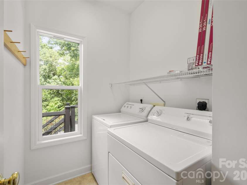 135 Buffalo Trail, Asheville, NC 28805.  MLS# CAR4394035, YatesRealty ID 37359. Main level laundry
