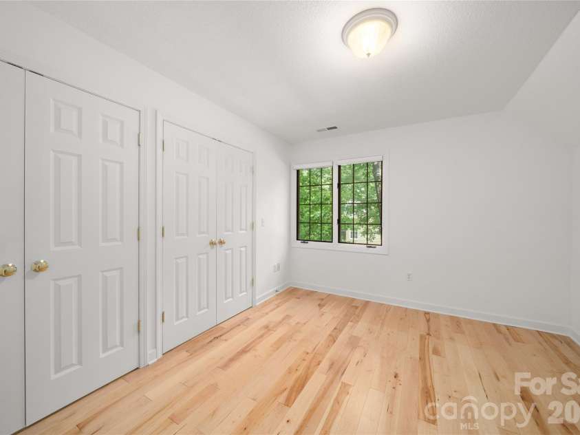 135 Buffalo Trail, Asheville, NC 28805.  MLS# CAR4394035, YatesRealty ID 37359. Up bed 3