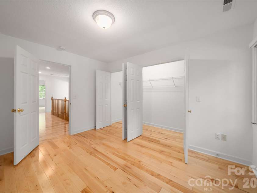 135 Buffalo Trail, Asheville, NC 28805.  MLS# CAR4394035, YatesRealty ID 37359. Up bed 3