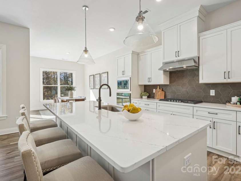 6019 Moonglade Way, Charlotte, NC 28269.  MLS# CAR4316419, YatesRealty ID 3736. Photos are of a previously built Mallard Model home and are for illustrative purposes only. Design selections, finishes, and features may vary in the actual home.