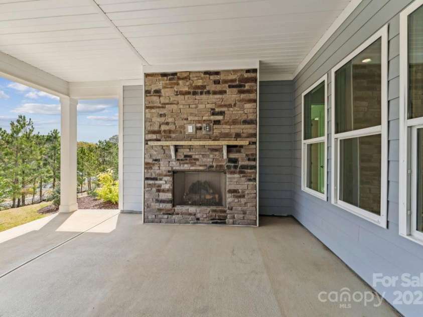 6019 Moonglade Way, Charlotte, NC 28269.  MLS# CAR4316419, YatesRealty ID 3736. Photos are of a previously built Mallard Model home and are for illustrative purposes only. Design selections, finishes, and features may vary in the actual home.