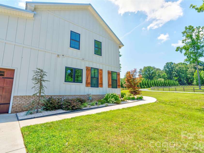 400 Bethany Road, Gastonia, NC 28052.  MLS# CAR4401419, YatesRealty ID 37361. 